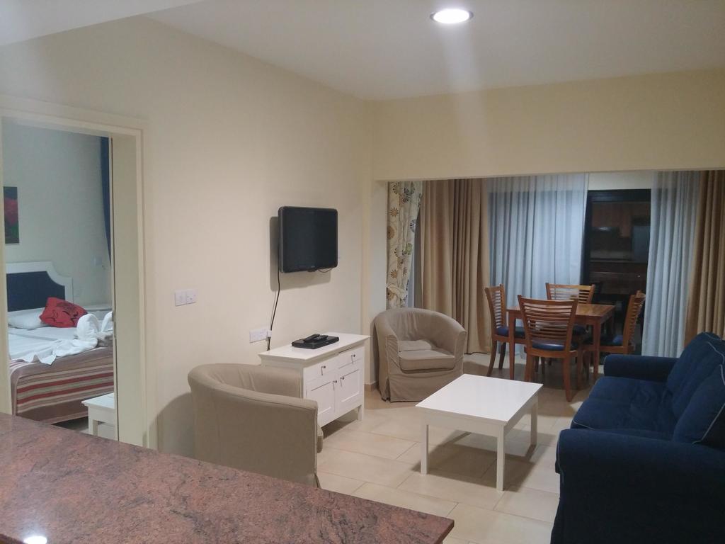 Royal Blue Hotel & Spa Geroskipou Екстер'єр фото